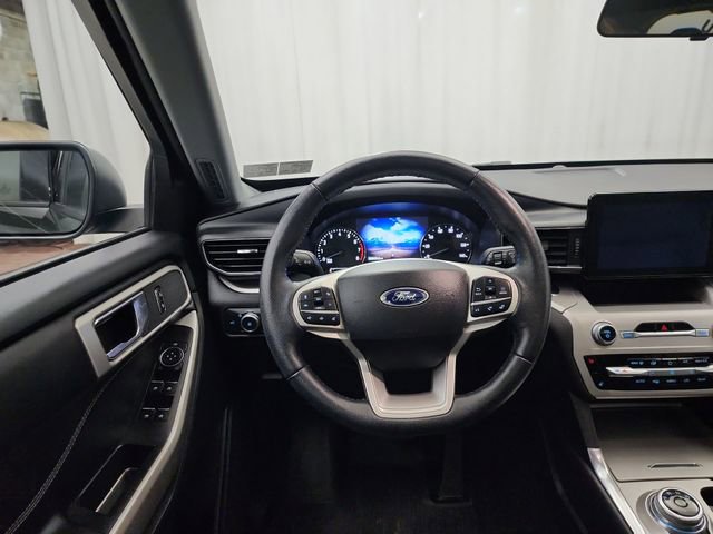 Used 2022 Ford Explorer XLT w/ Equipment Group 202A image 12