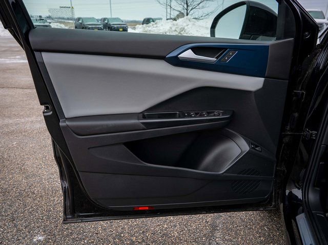 Used 2023 Volkswagen Taos SE image 19