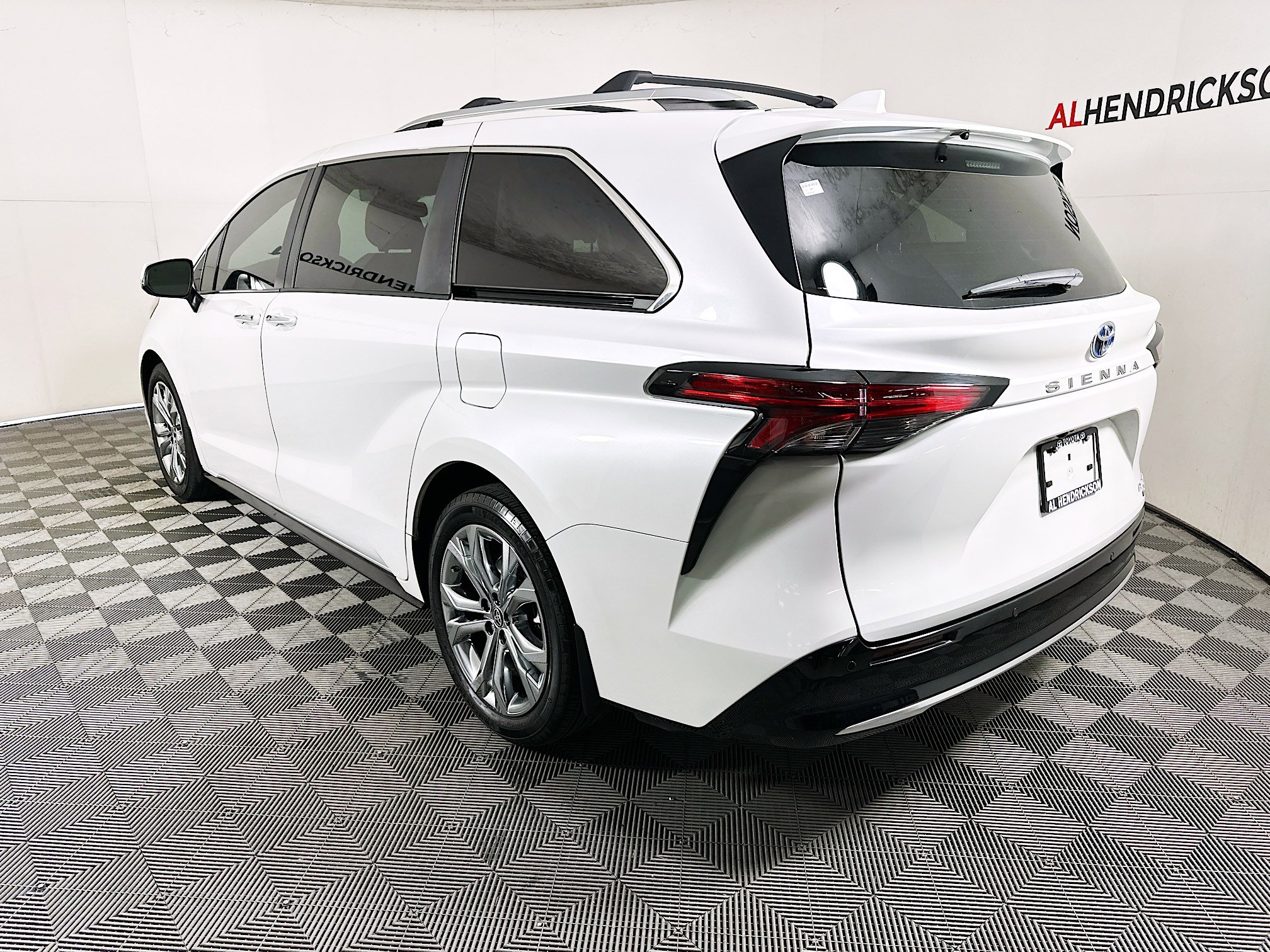 Certified 2024 Toyota Sienna Platinum image 5