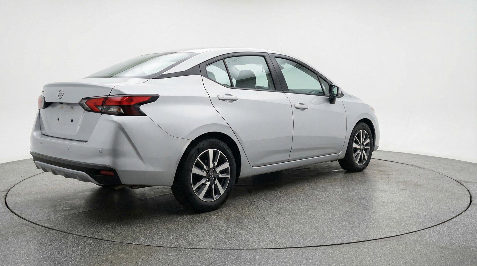 Used 2025 Nissan Versa SV image 9