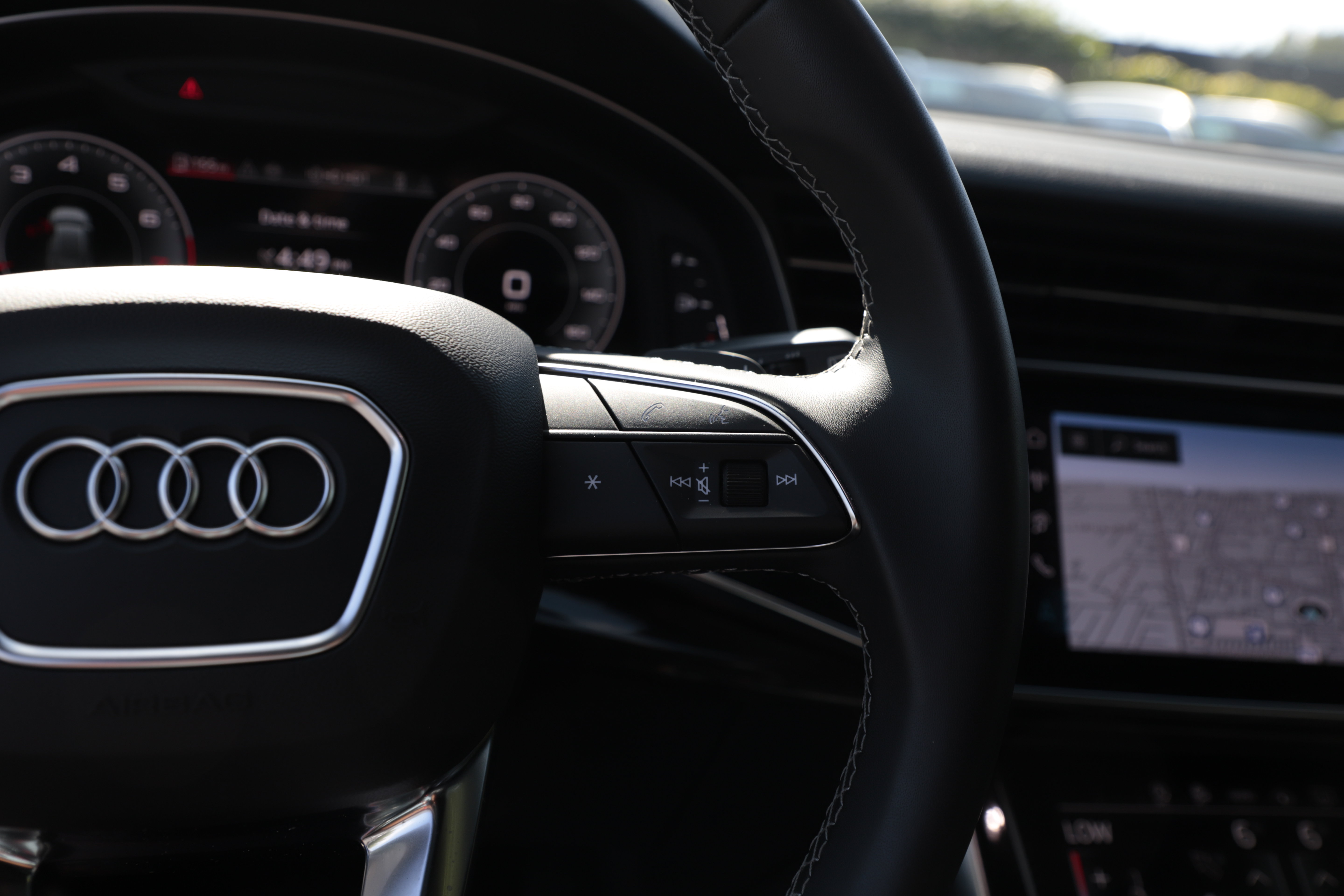 Used 2024 Audi Q8 Premium Plus AWD/4WD image 23