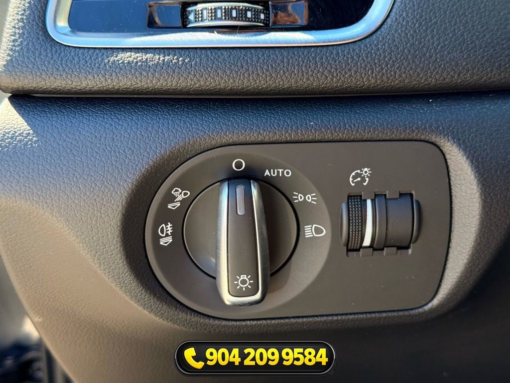 Used 2016 Audi Q3 2.0T Prestige w/ Prestige Package image 17