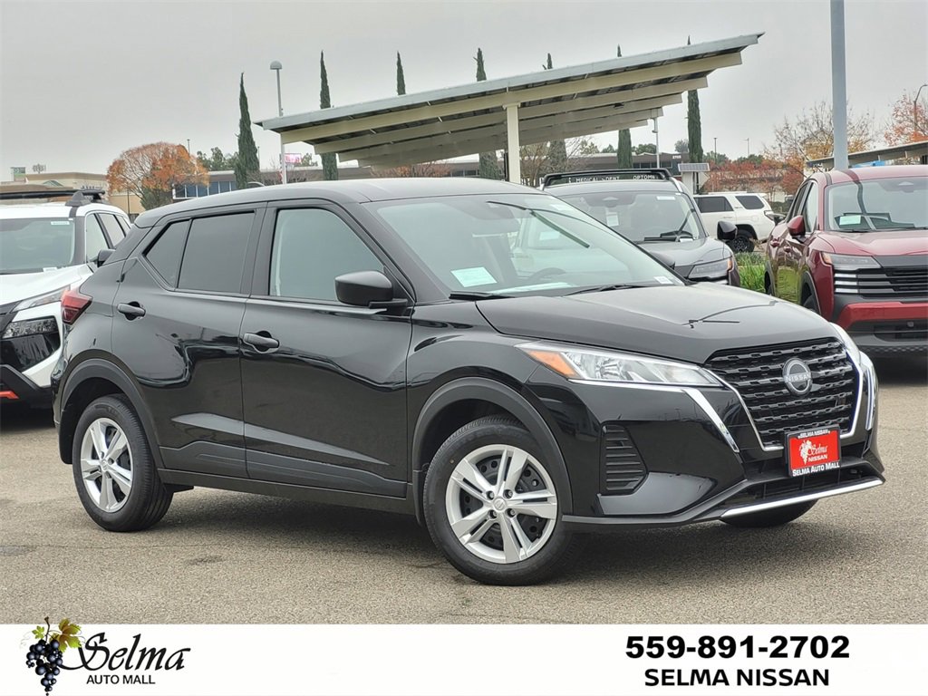 New 2025 Nissan Kicks Play S image 1