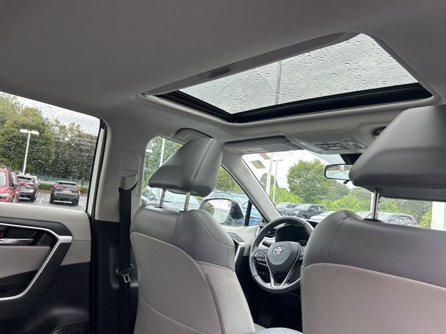 Used 2021 Toyota RAV4 XLE Premium image 20