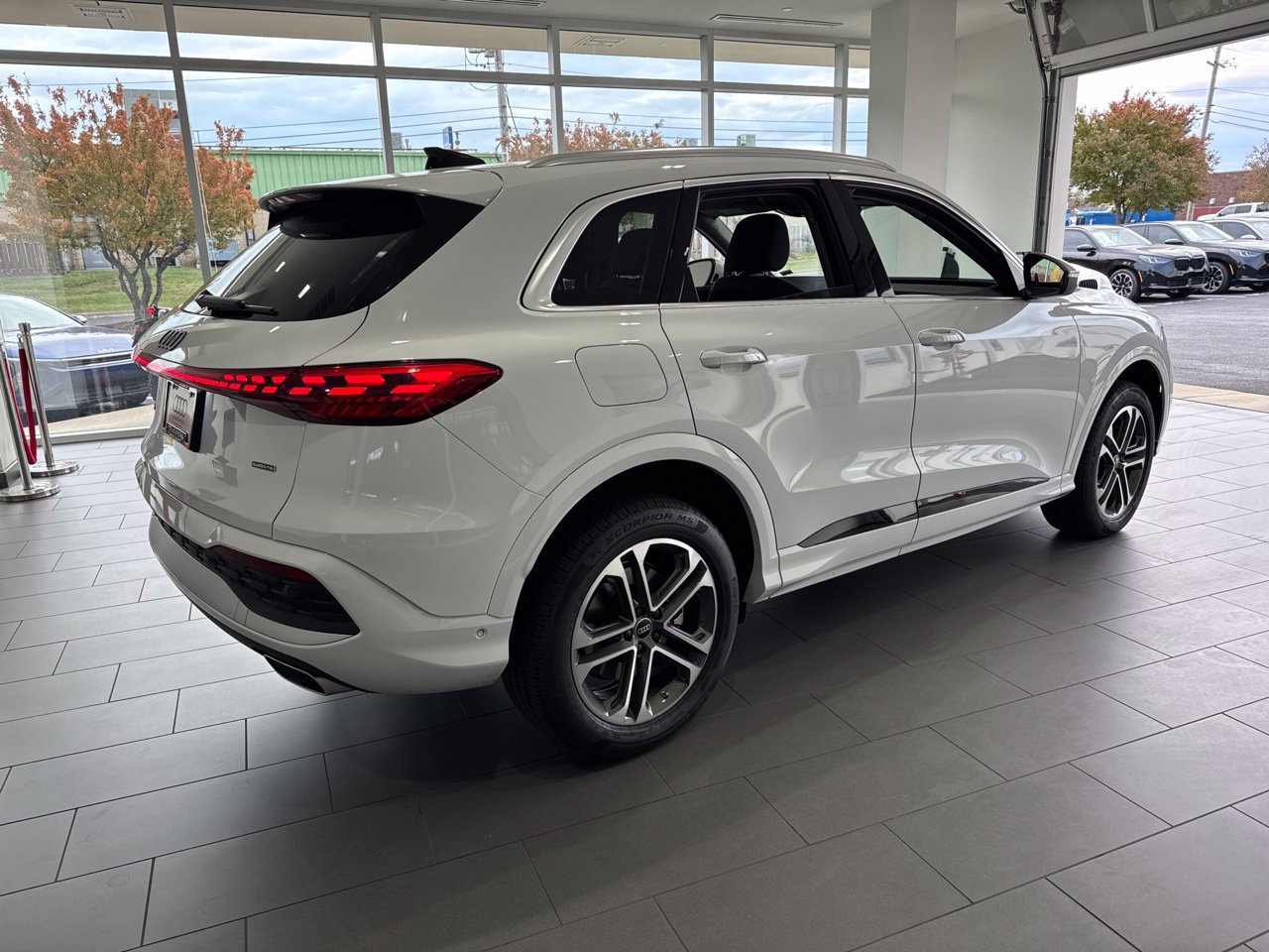 Used 2025 Audi Q5 Premium AWD/4WD image 8