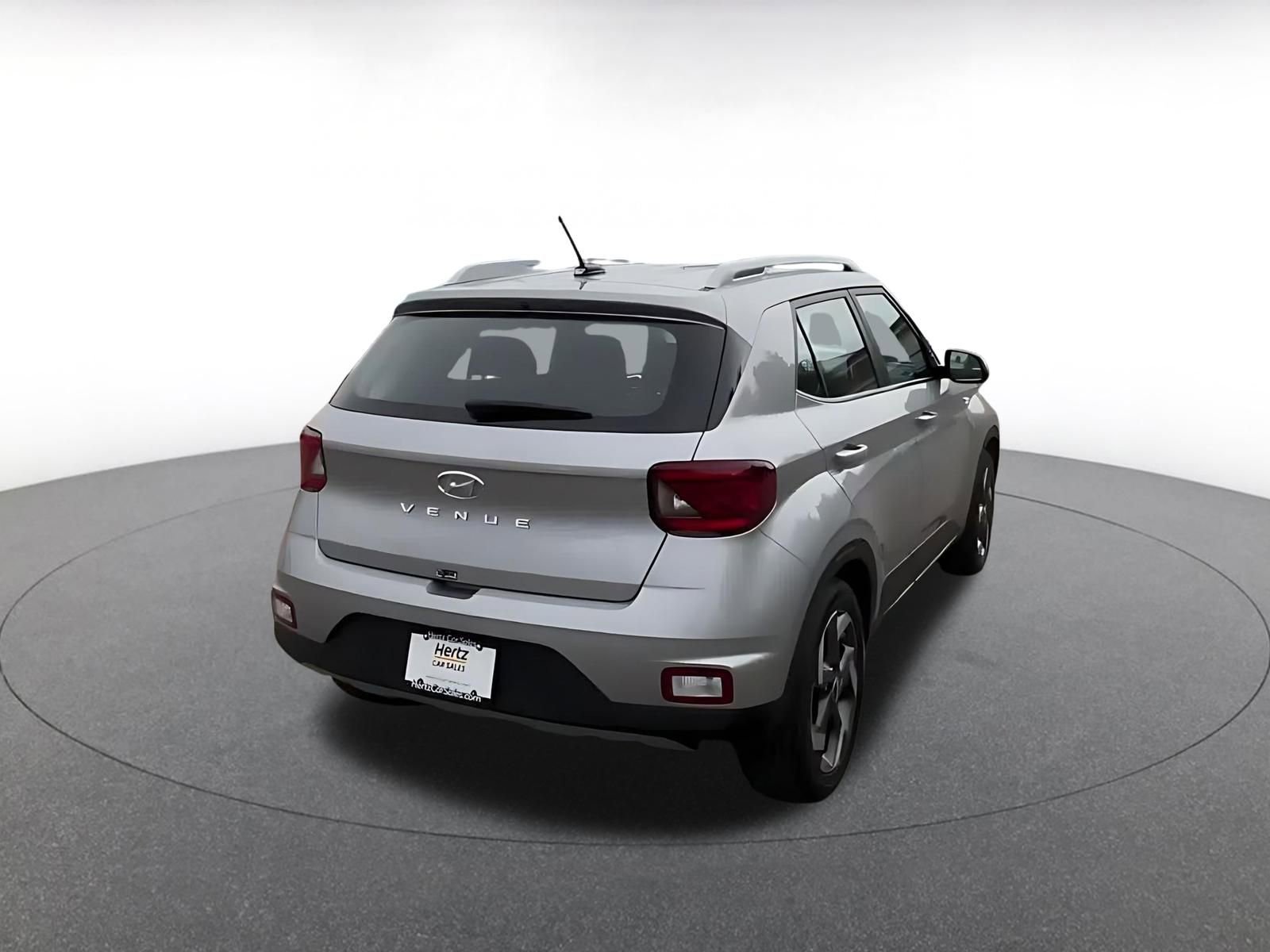 Used 2025 Hyundai Venue SEL FWD image 14