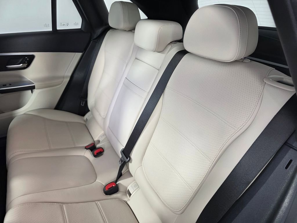 Used 2023 Mercedes-Benz GLC 300 4MATIC image 16