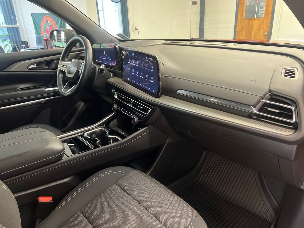 Used 2024 Chevrolet Traverse LT w/ Midnight/Sport Edition AWD/4WD image 43