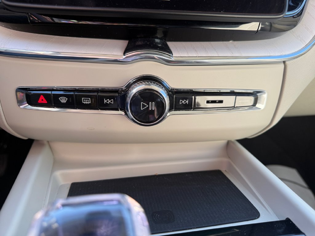 Used 2026 Volvo XC60 B5 Ultra AWD/4WD image 18