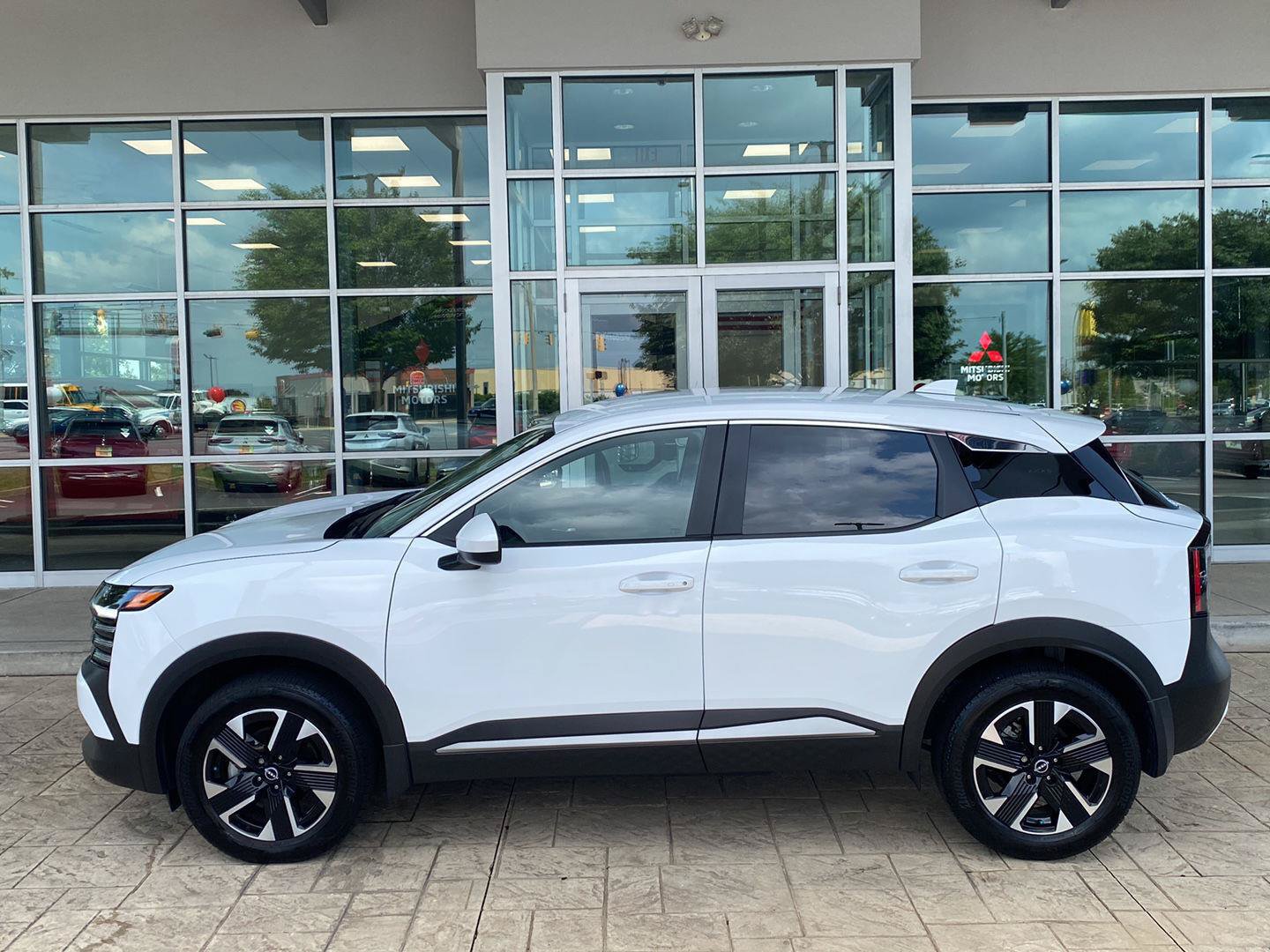 Certified 2025 Nissan Kicks SV AWD/4WD image 5