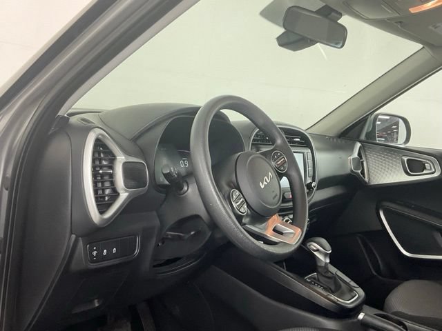Used 2025 Kia Soul LX w/ LX Technology Package FWD image 12