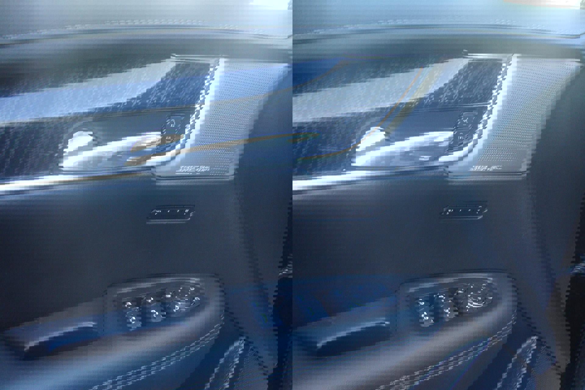 Used 2023 Cadillac XT6 Premium Luxury w/ Technology Package image 7