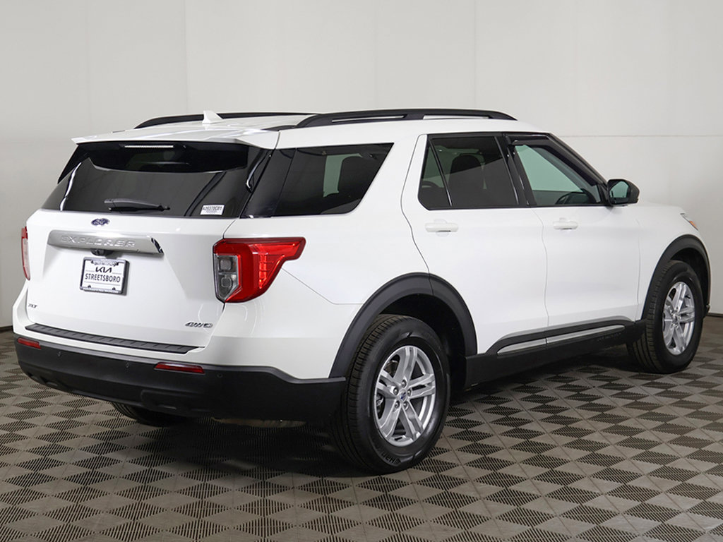 Used 2024 Ford Explorer XLT AWD/4WD image 9