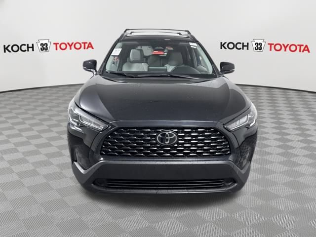 Used 2024 Toyota Corolla Cross LE image 2