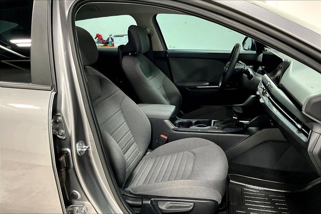 Used 2025 Kia K4 EX image 10