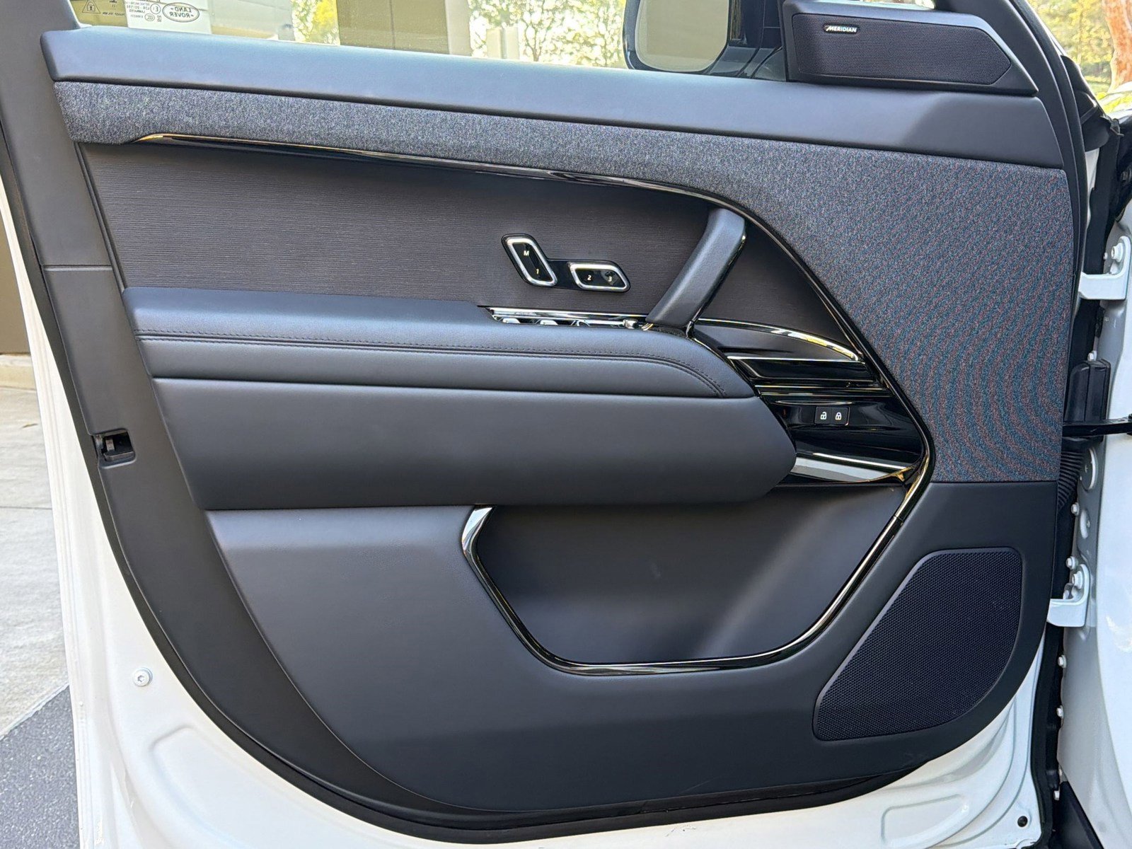 Used 2023 Land Rover Range Rover Sport SE image 13