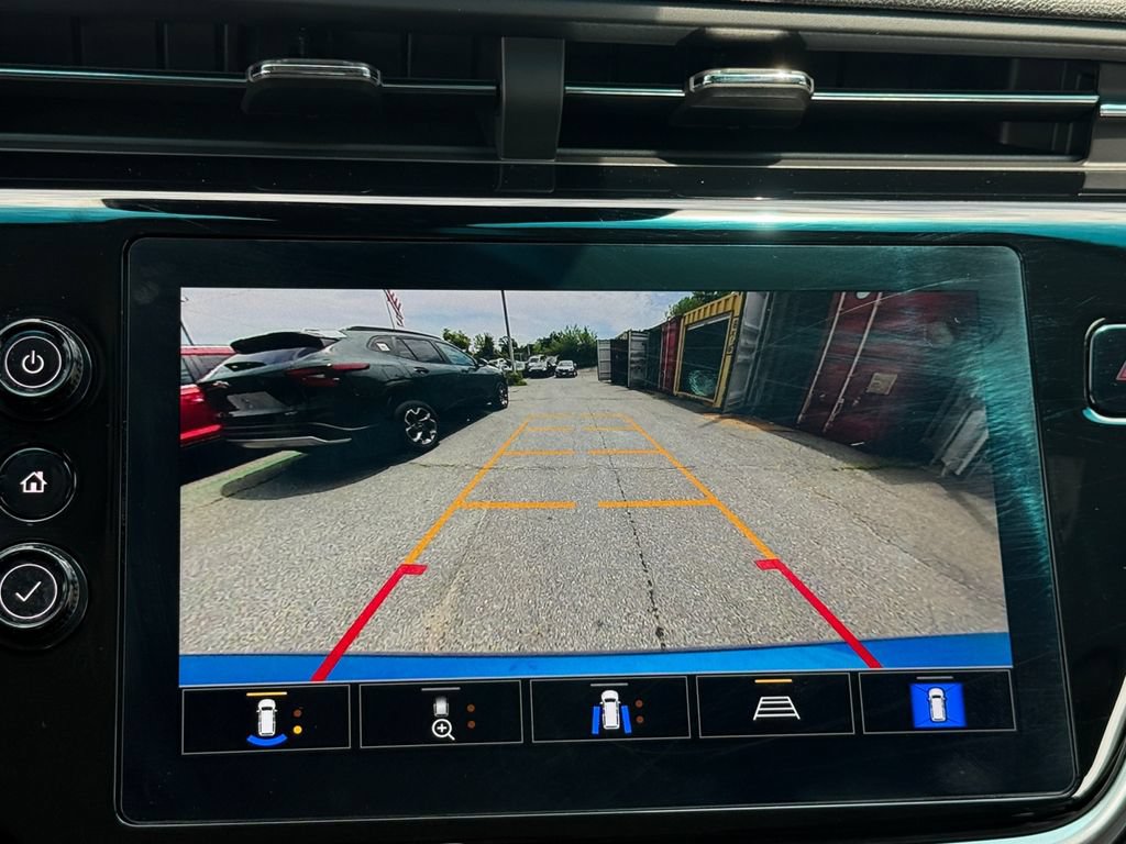 Used 2023 Chevrolet Bolt LT w/ Infotainment Package FWD image 16