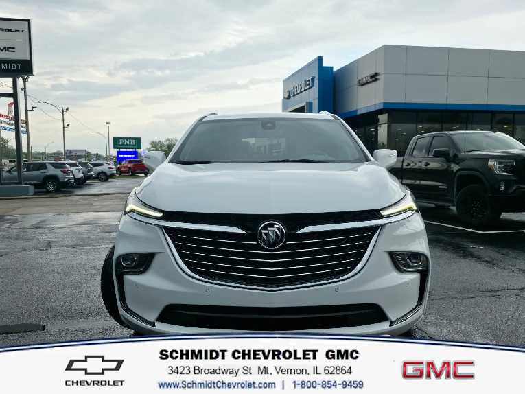Used 2023 Buick Enclave Essence image 2