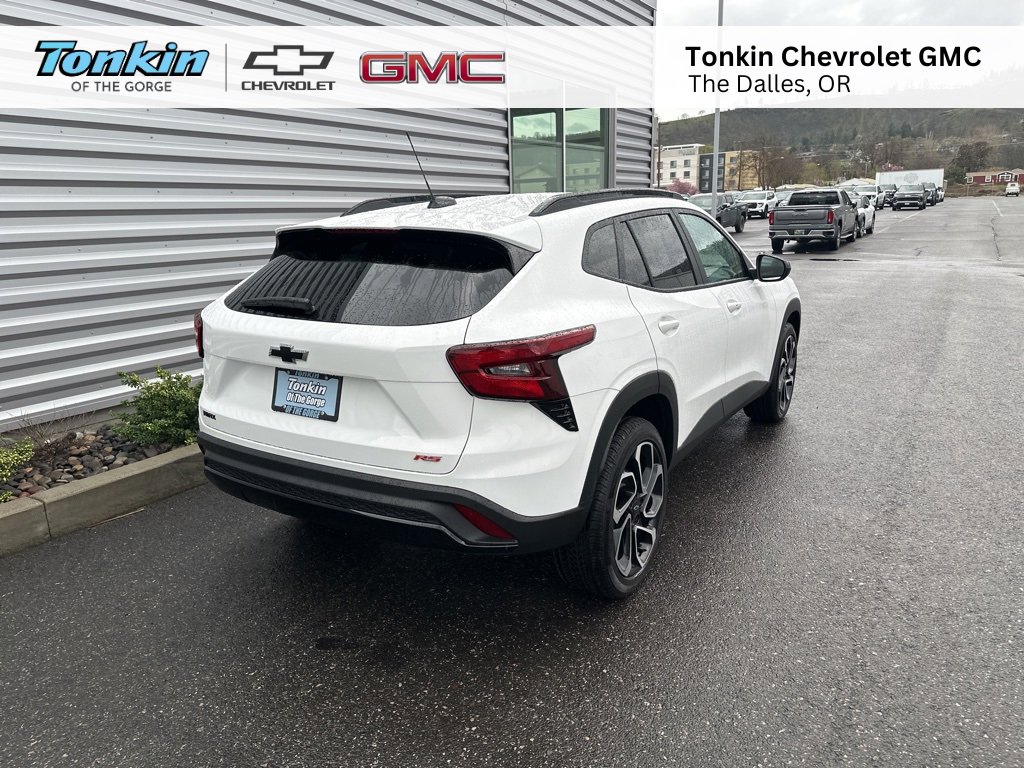 New 2025 Chevrolet Trax RS image 3