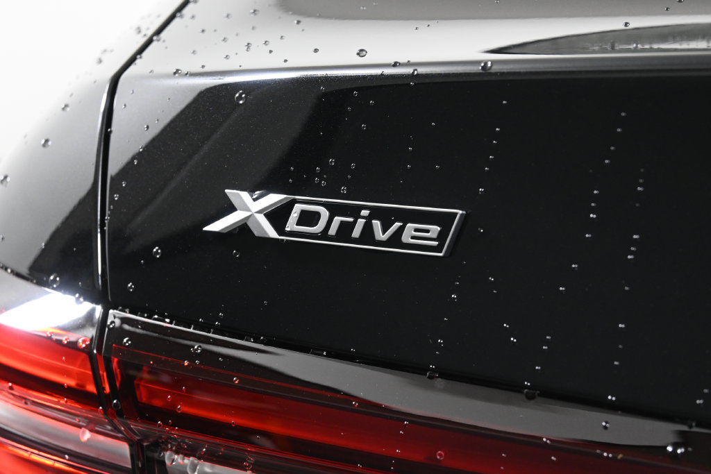Used 2026 BMW 530i xDrive w/ M Sport Package AWD/4WD image 40