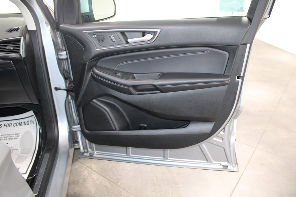 Used 2022 Ford Edge Titanium image 33