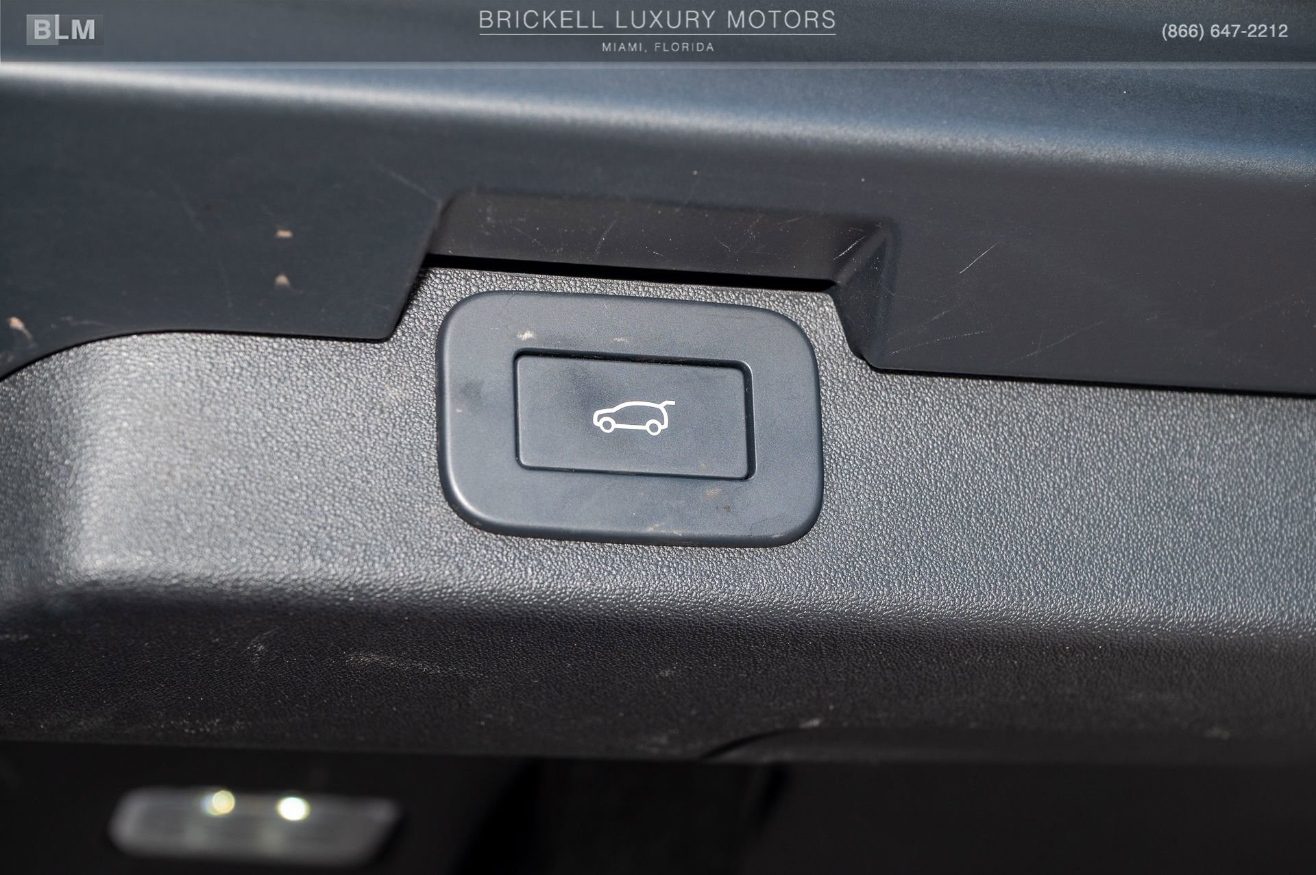 Used 2023 Land Rover Discovery S R-Dynamic image 15