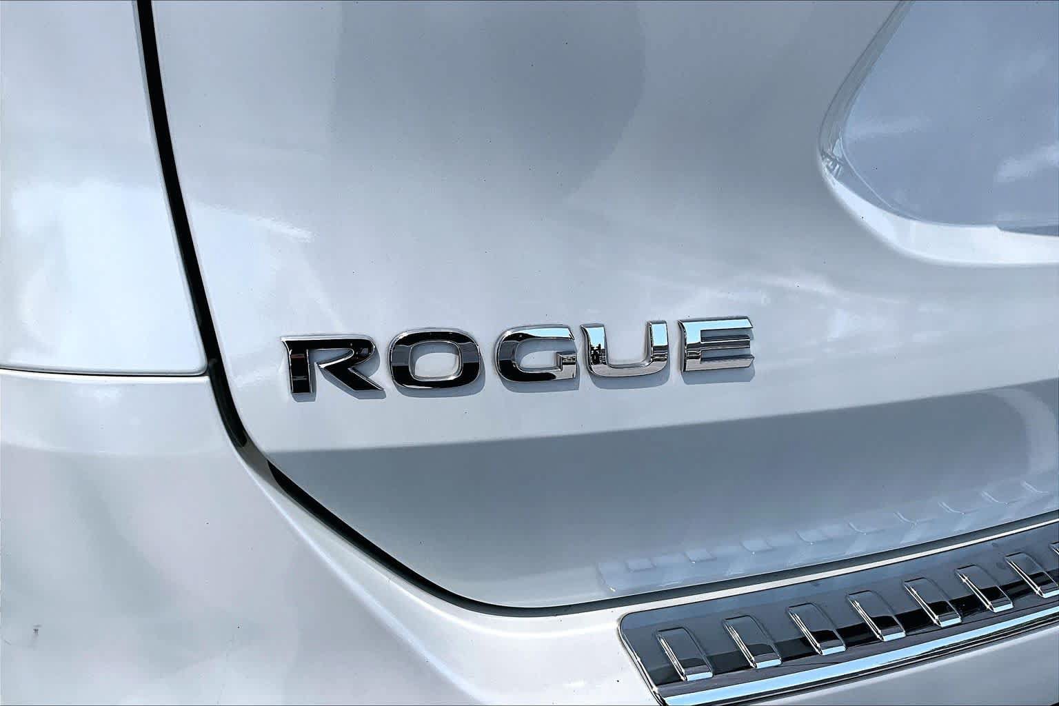 Used 2016 Nissan Rogue SL w/ SL Premium Package FWD image 10