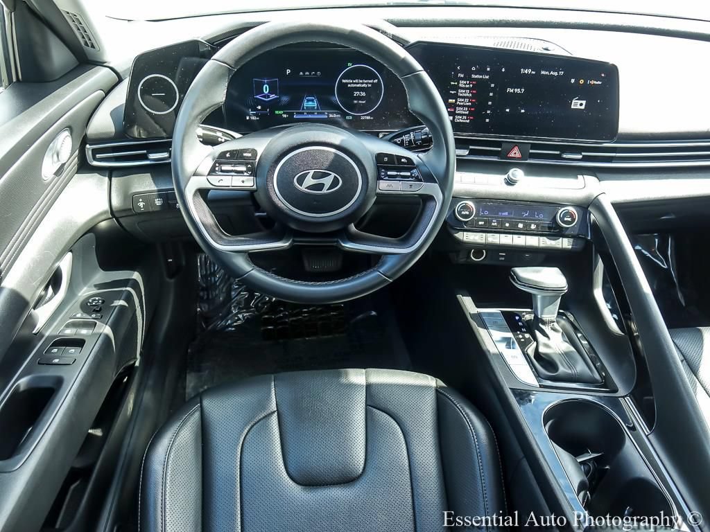 Used 2025 Hyundai Elantra Limited FWD image 15