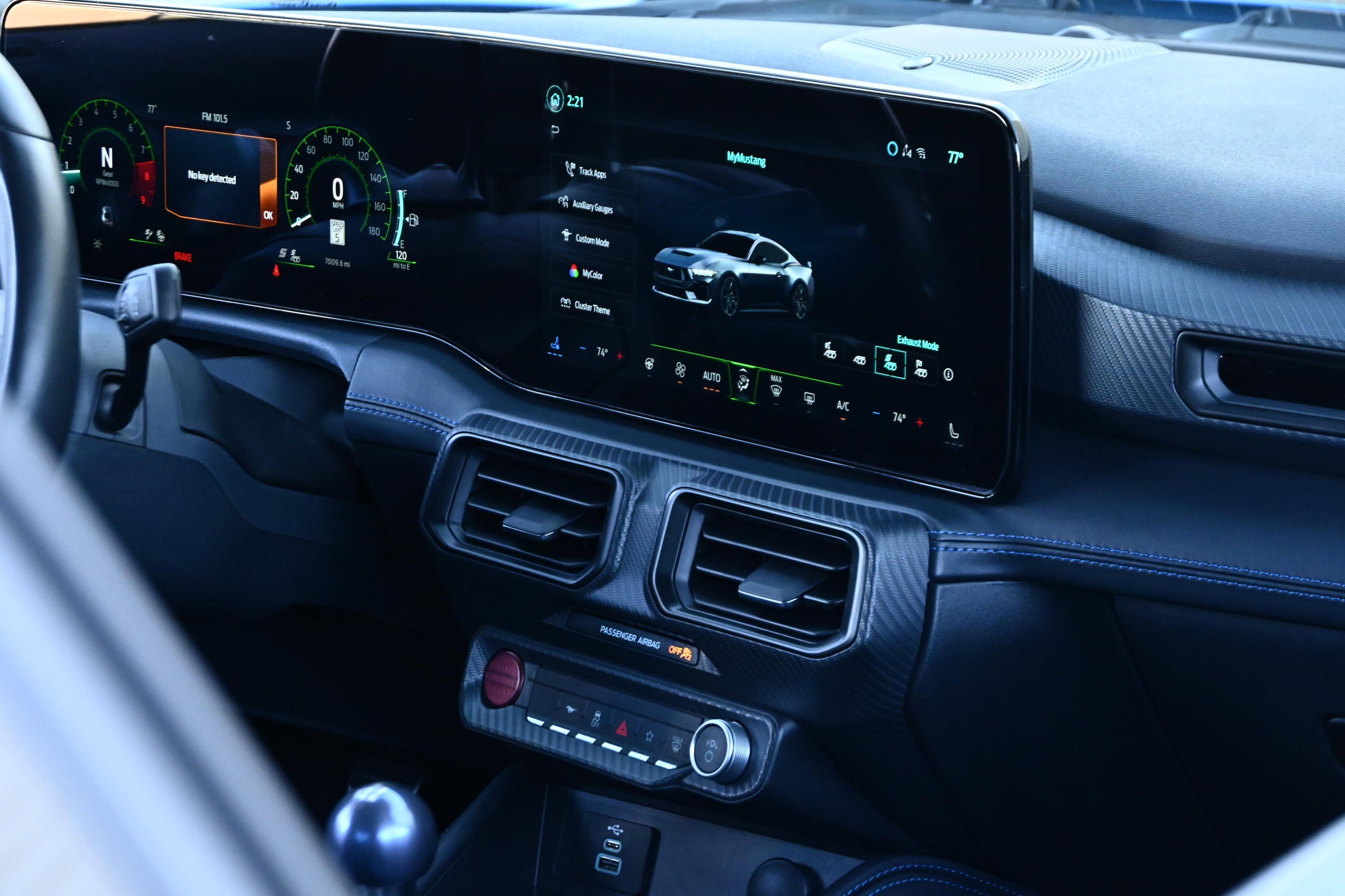 Used 2025 Ford Mustang Dark Horse image 23