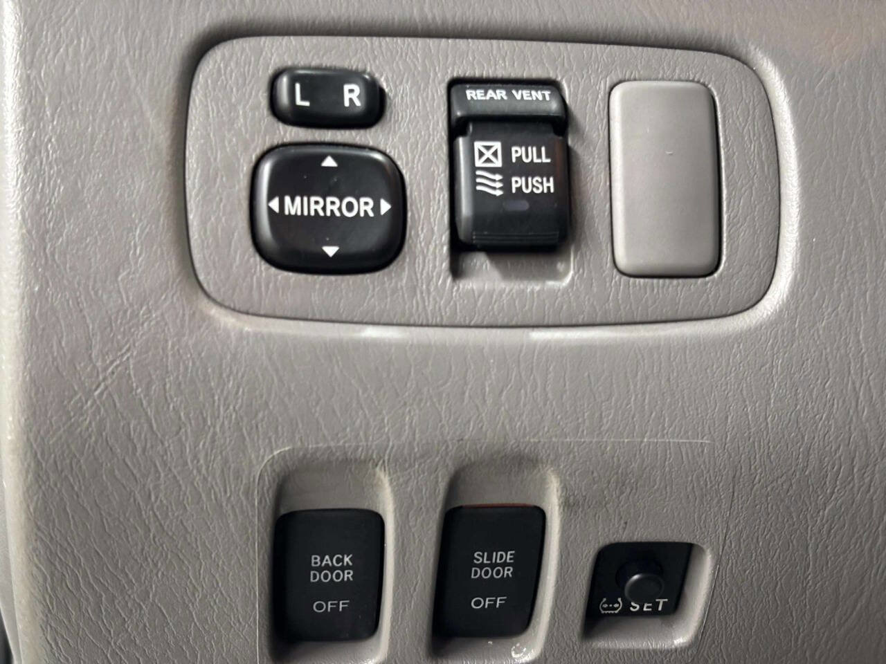 Used 2010 Toyota Sienna LE FWD image 25
