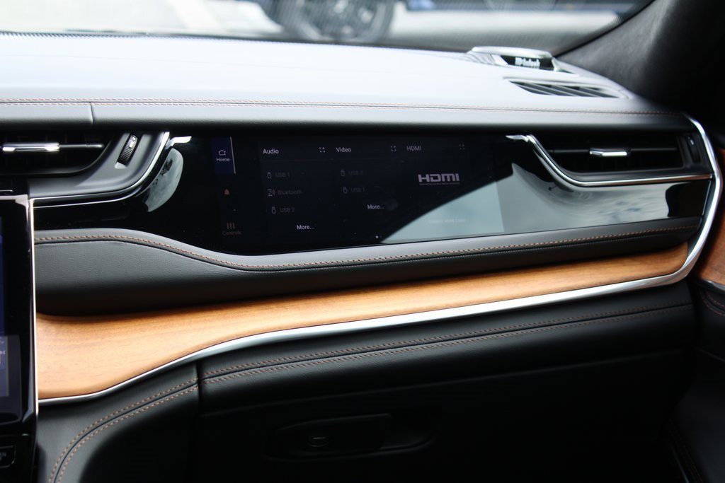 Used 2025 Jeep Grand Cherokee Summit image 30