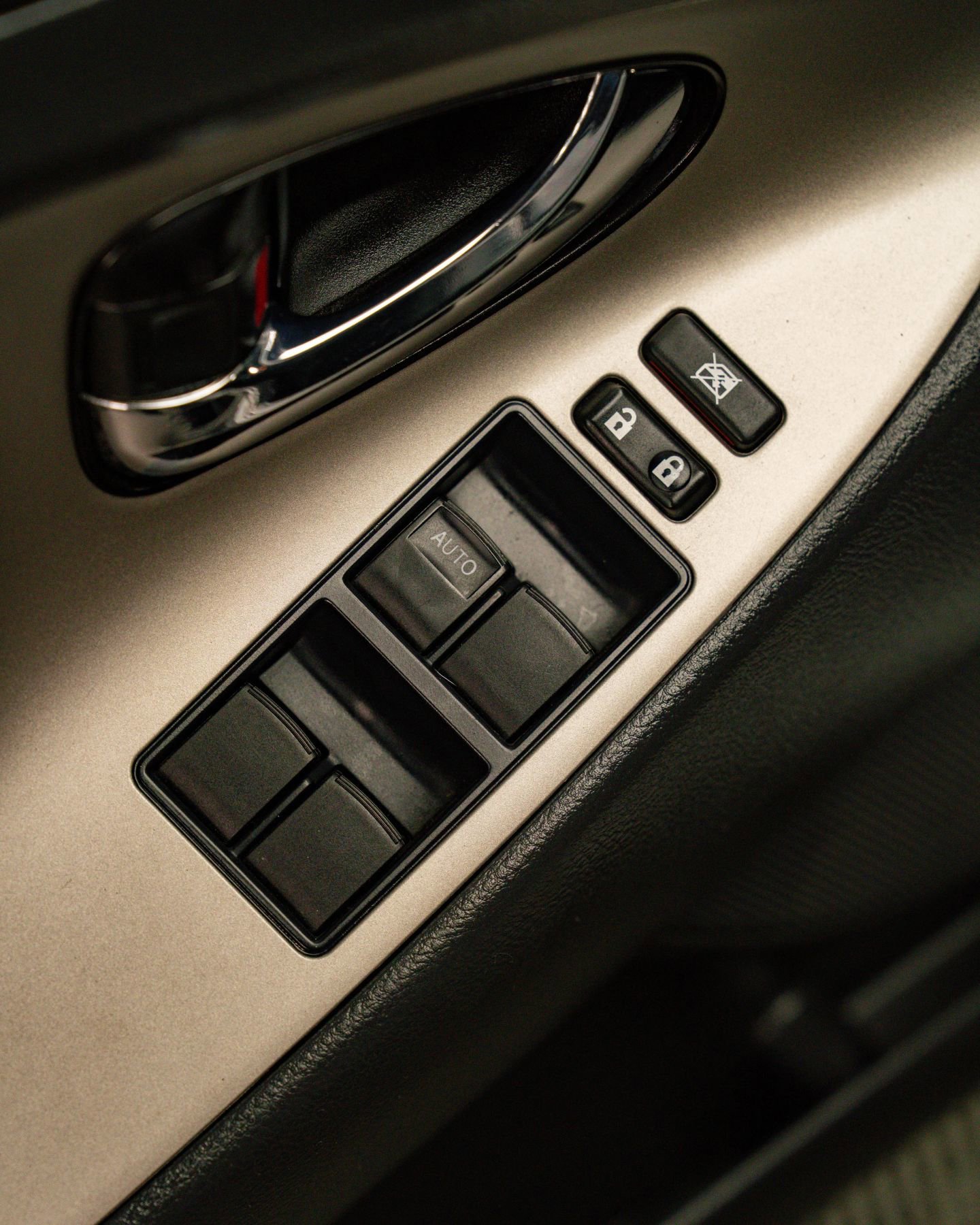 Used 2009 Toyota Camry SE FWD image 8