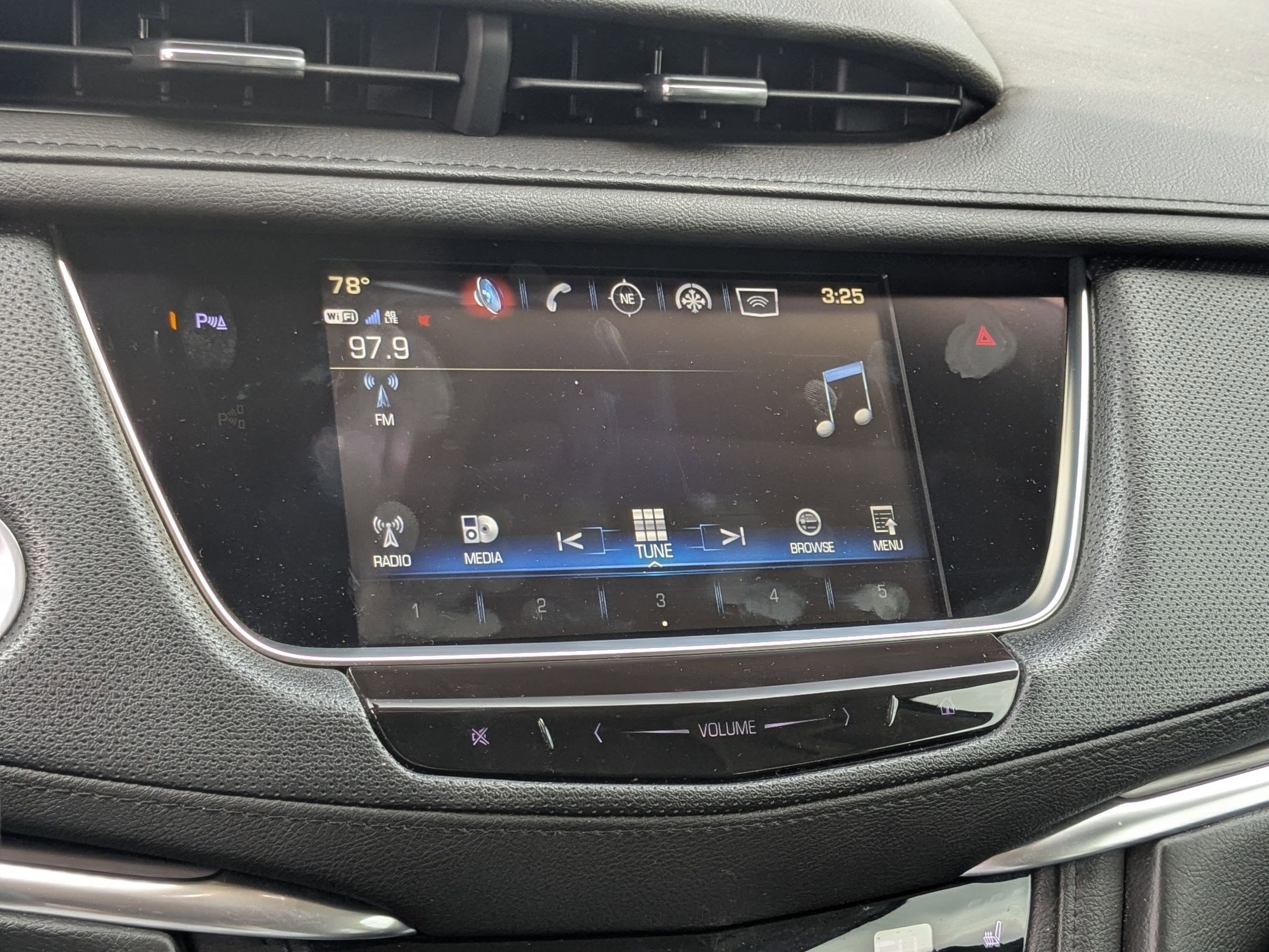 Used 2018 Cadillac XT5 Luxury w/ Driver Awareness Package FWD image 15