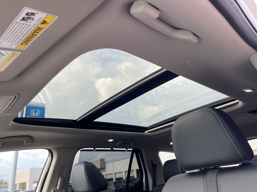 New 2025 Honda Pilot Touring image 18
