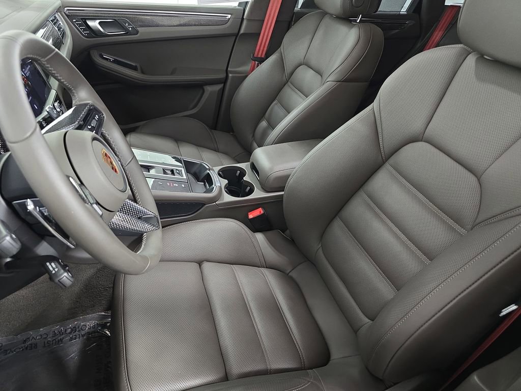 Certified 2025 Porsche Macan GTS image 5