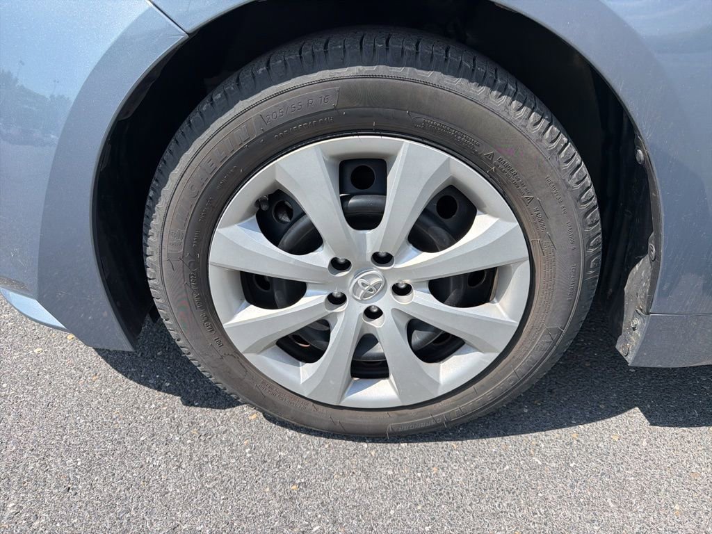 Used 2021 Toyota Corolla LE FWD image 14