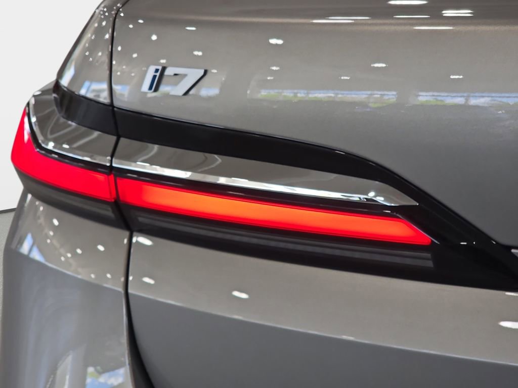 Certified 2023 BMW i7 xDrive60 w/ Executive Package 2 AWD/4WD image 26