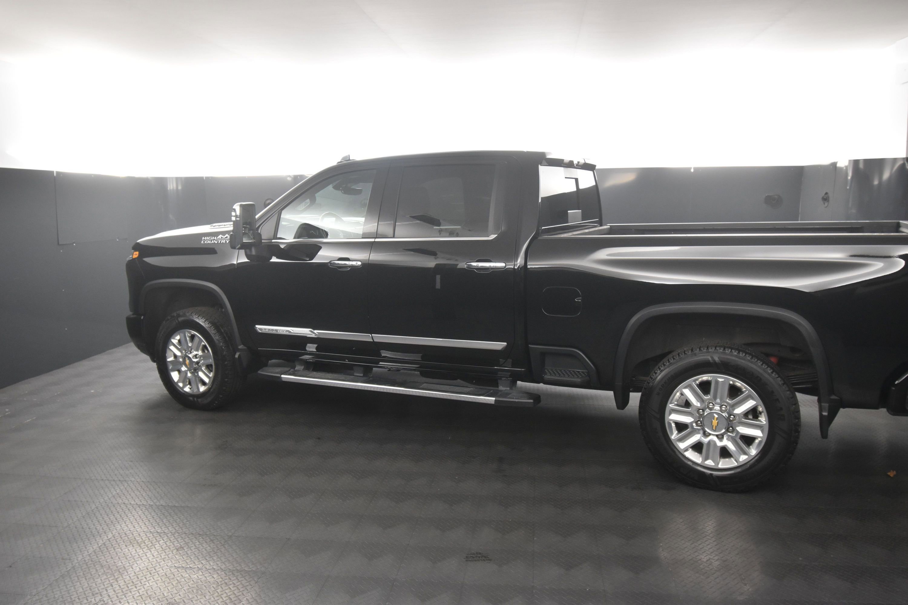 Used 2025 Chevrolet Silverado 2500 High Country w/ High Country Premium Package image 8
