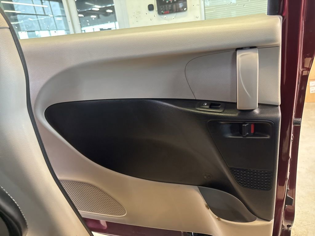 Used 2023 Chrysler Voyager LX image 36