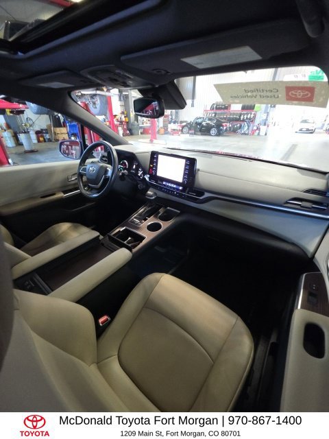 Used 2021 Toyota Sienna XLE FWD image 21