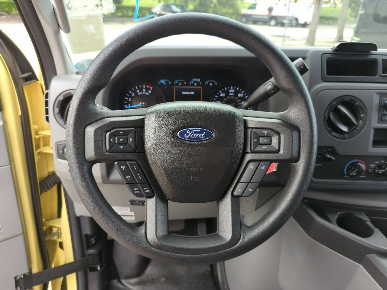 Used 2022 Ford E-450 and Econoline 450 Super Duty RWD image 11