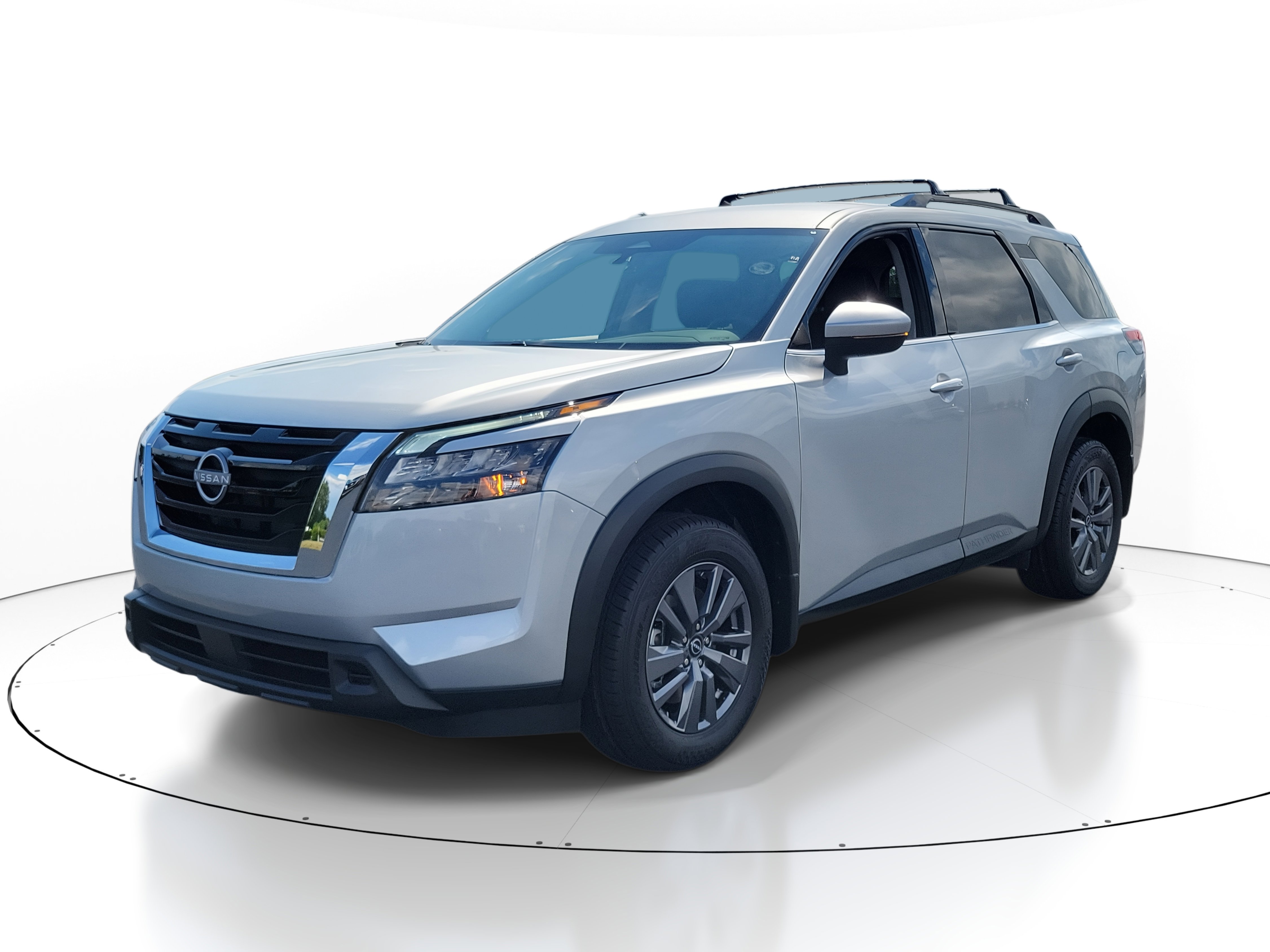 Used 2025 Nissan Pathfinder SV image 2