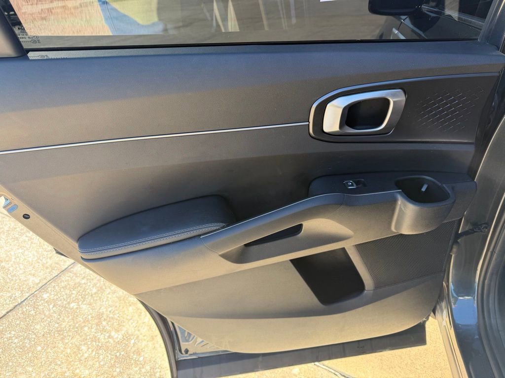 Used 2022 Kia Sorento LX image 14