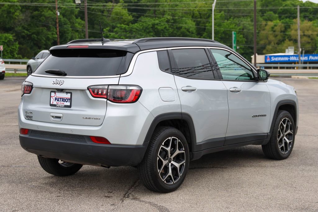 Used 2025 Jeep Compass Limited AWD/4WD image 3