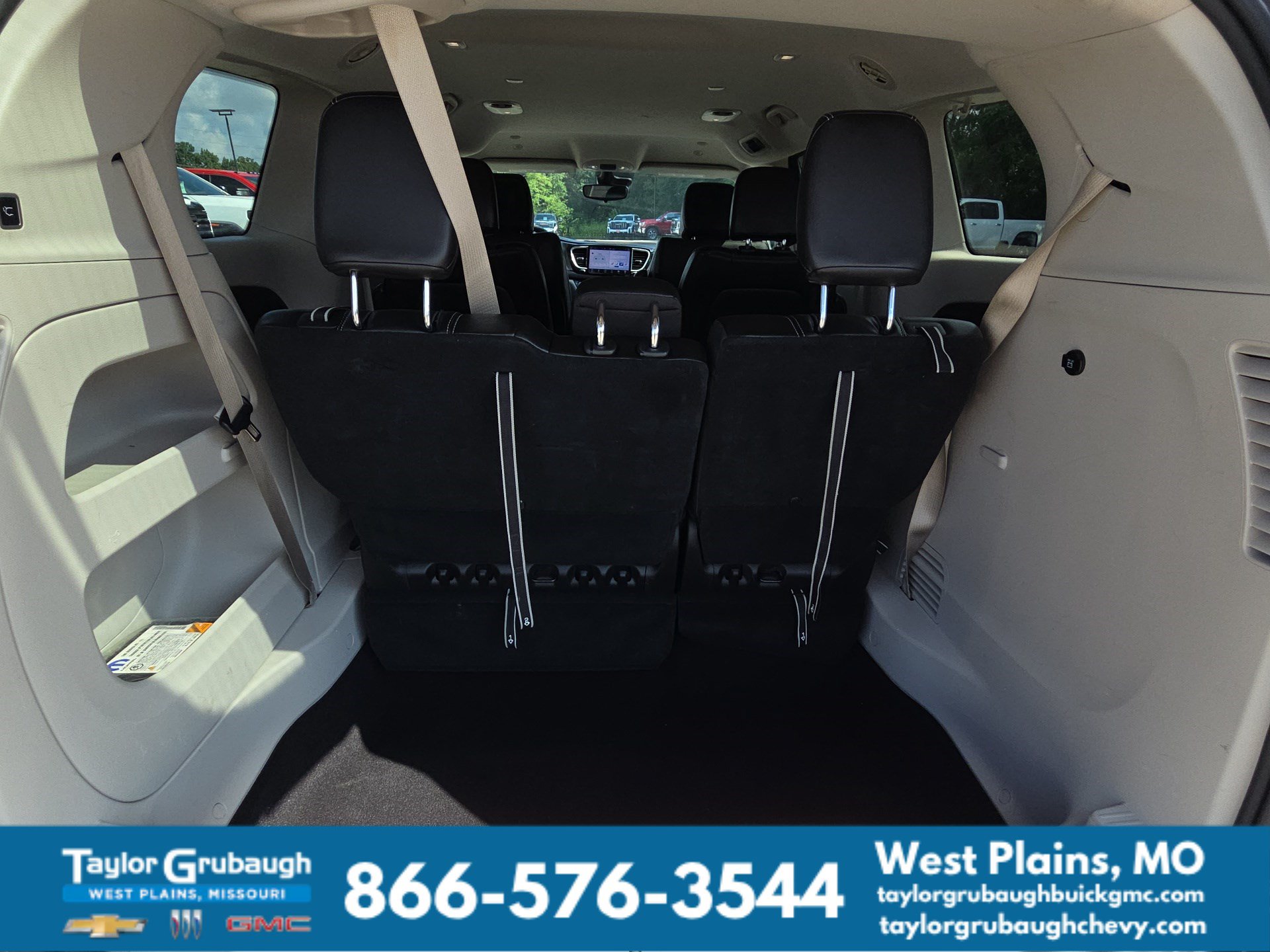 Used 2023 Chrysler Pacifica Touring-L FWD image 31