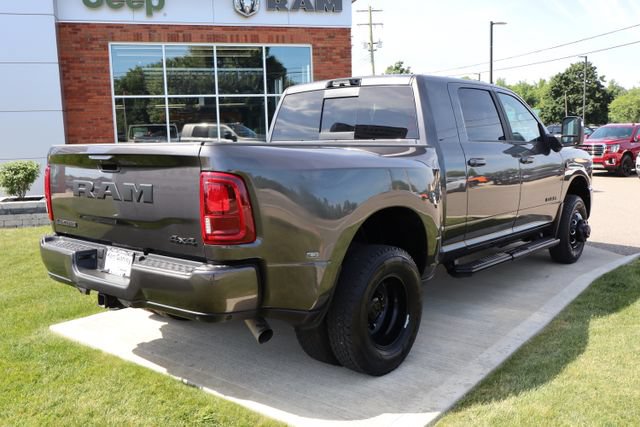 Used 2025 RAM 3500 Laramie AWD/4WD image 44