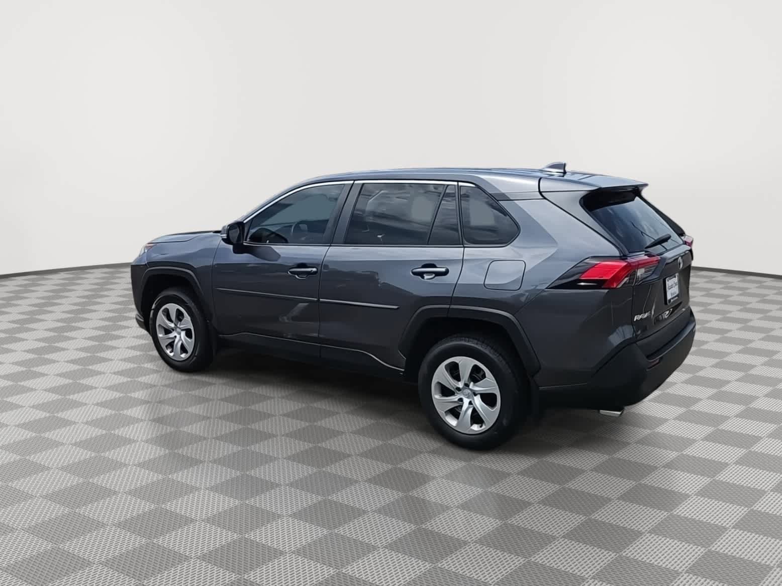 Used 2022 Toyota RAV4 LE AWD/4WD image 6