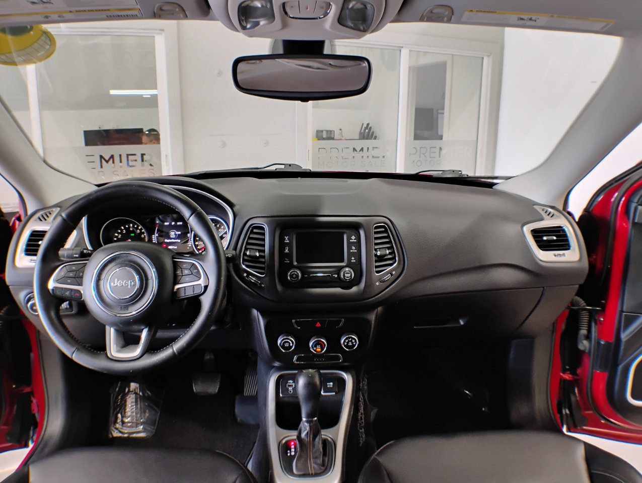 Used 2018 Jeep Compass Latitude image 25