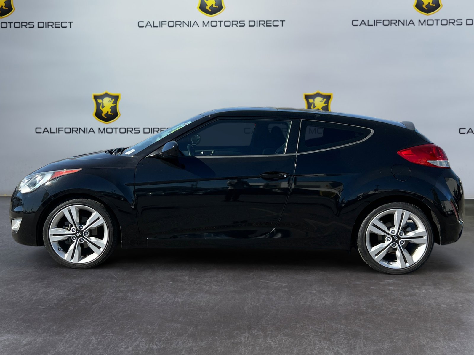 Used 2017 Hyundai Veloster Value Edition image 2