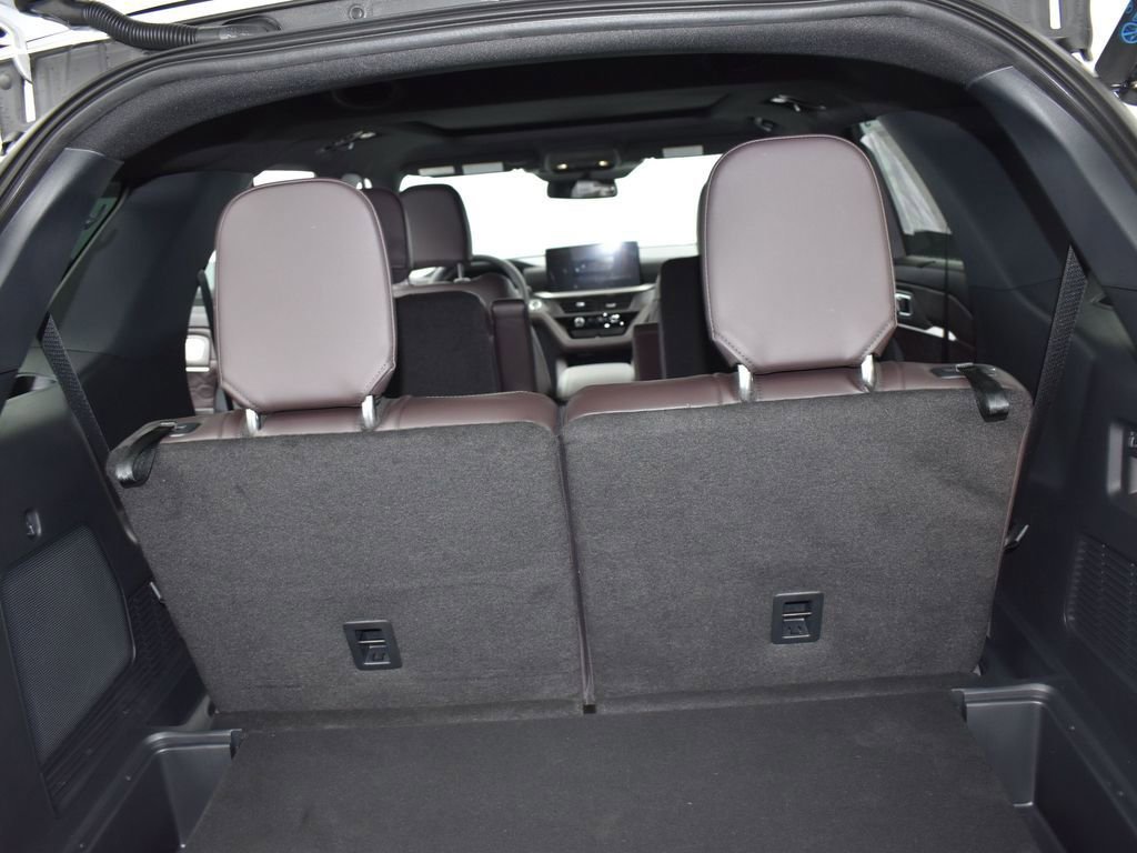 Used 2025 Ford Explorer Platinum w/ Ultimate Package image 17